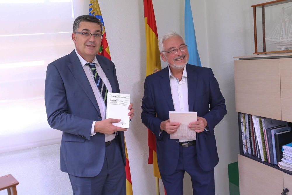 Visita del presidente de las Cortes Valencianas, Enric Morera, al Ayuntamiento de Torrevieja