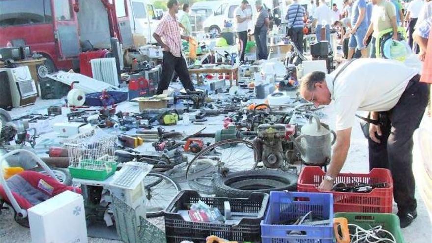 Una imagen reciente del mercadillo  El Olivo, que se celebra todos los domingos en Catral.