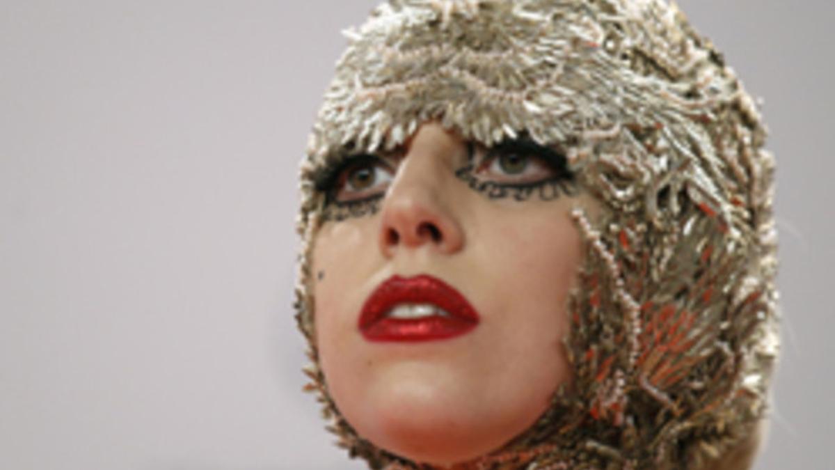 Lady Gaga posa durante los premios Bambi en Wiesbaden