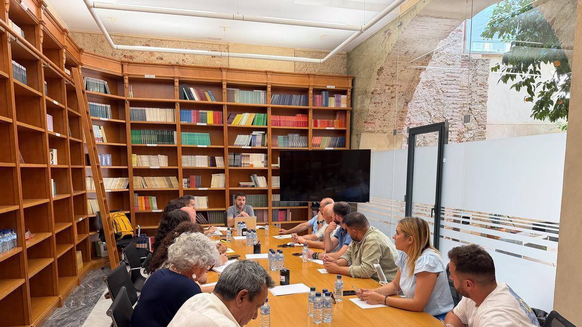 Reunión informativa con alcaldes y alcaldesas de las localidades participantes.