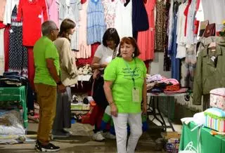 La Asociación contra el Cáncer abre su mercadillo en Cangas