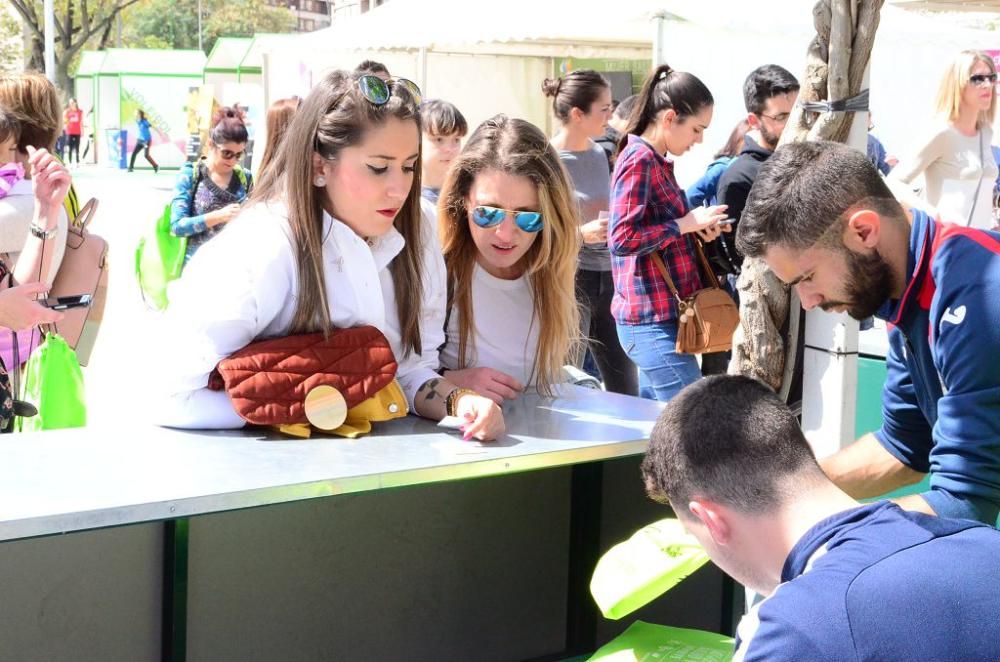 Entrega de dorsales de la III Carrera de la Mujer