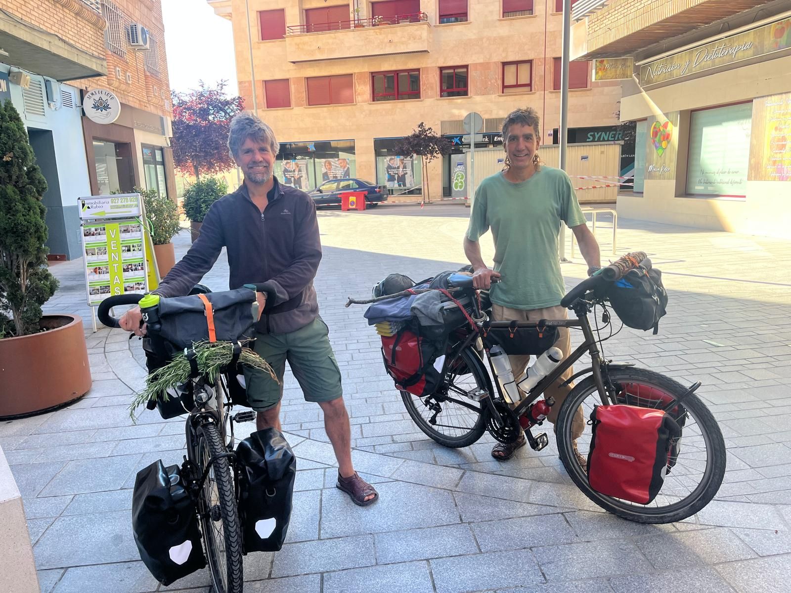 CÁCERES AVENTURA ARGENTINOS Cáceres recibe a dos hermanos