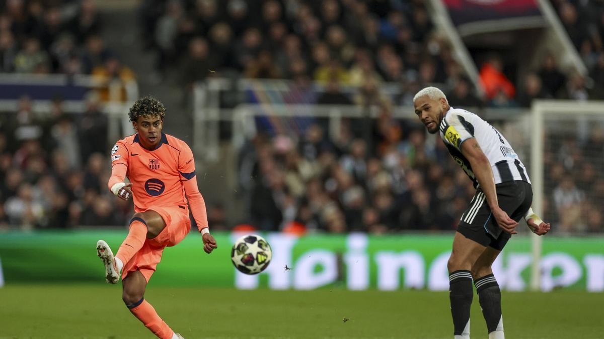 Lamine y Eric se ejercitan con normalidad con el resto del grupo en la sesión de recuperación