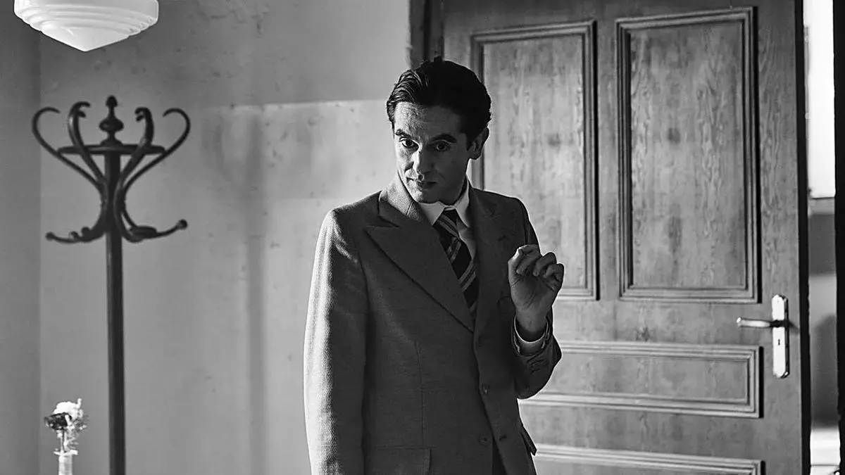¿Quién hace de Lorca en 'La bola negra' (y solo aparece tres minutos en la película)?
