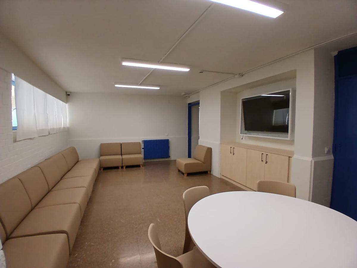 La sala d'estar de la unitat Onyar del centre de justícia juvenil de Montilivi que es va estrenar el 2025.