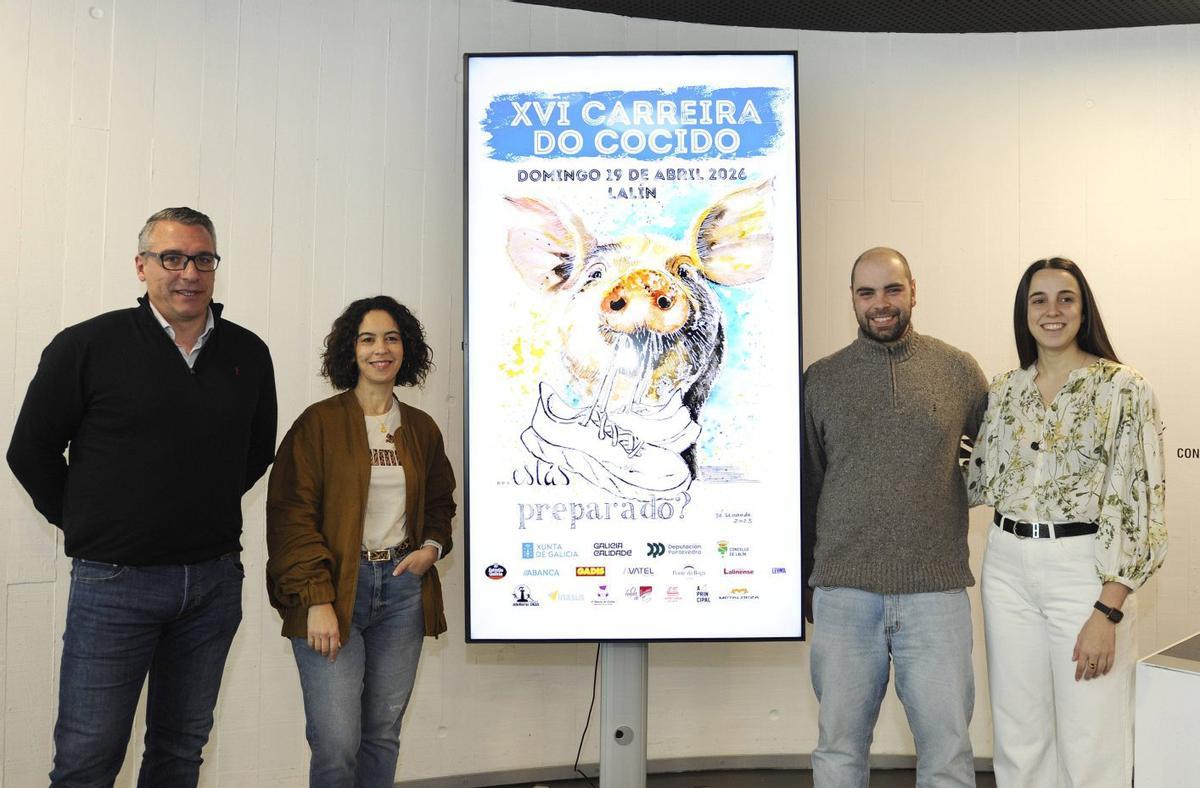 Presentación de la carrera y del cartel, ayer, en el consistorio lalinense. | BERNABÉ/JAVIER LALÍN
