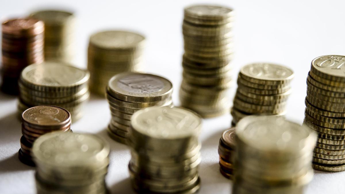 Diferentes monedas de curso legal en territorio nacional.