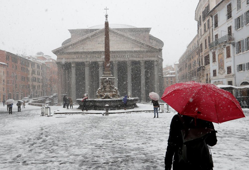 Roma celebra la llegada de la nieve