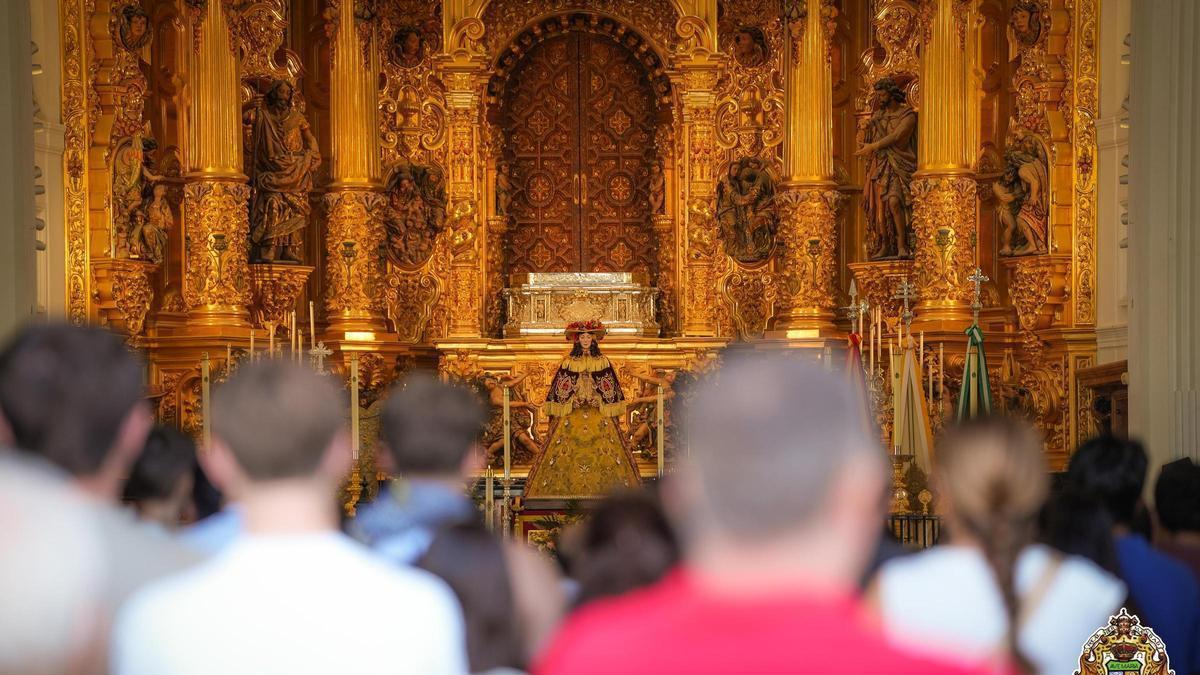 La Virgen del Rocío durante la Solemne Función del Voto del Rocío Chico