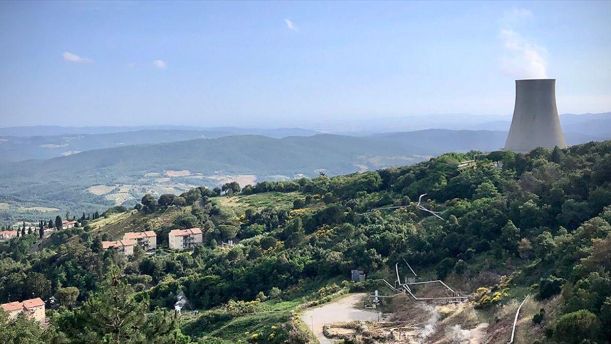 Conocida por su actividad geotérmica, Toscana también esconde vastos depósitos de magma bajo sus paisajes.