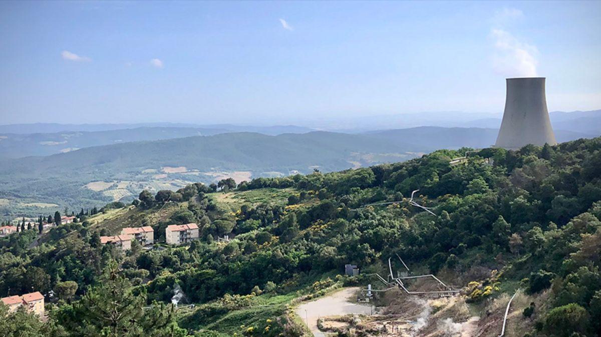 Conocida por su actividad geotérmica, Toscana también esconde vastos depósitos de magma bajo sus paisajes.