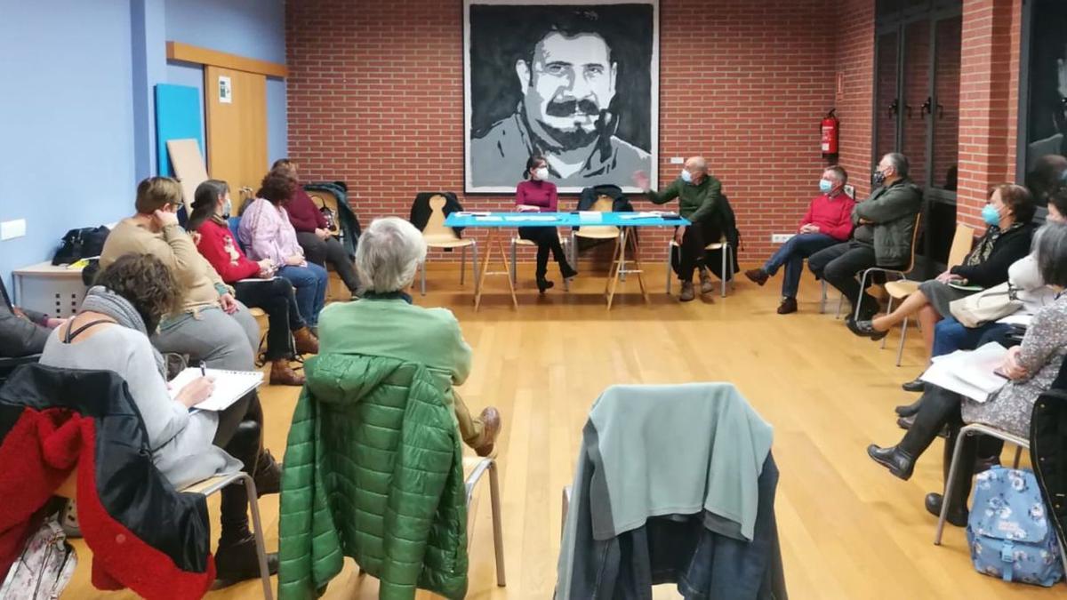 Una reunión con los mayores | CEDIDAS A LNE