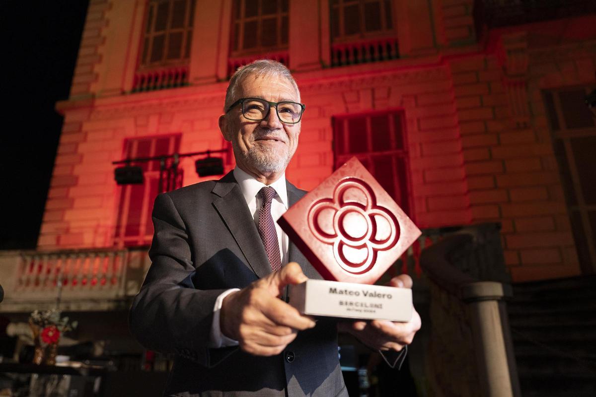 Mateo Valero, con su premio a Barceloní de lAny 2024.