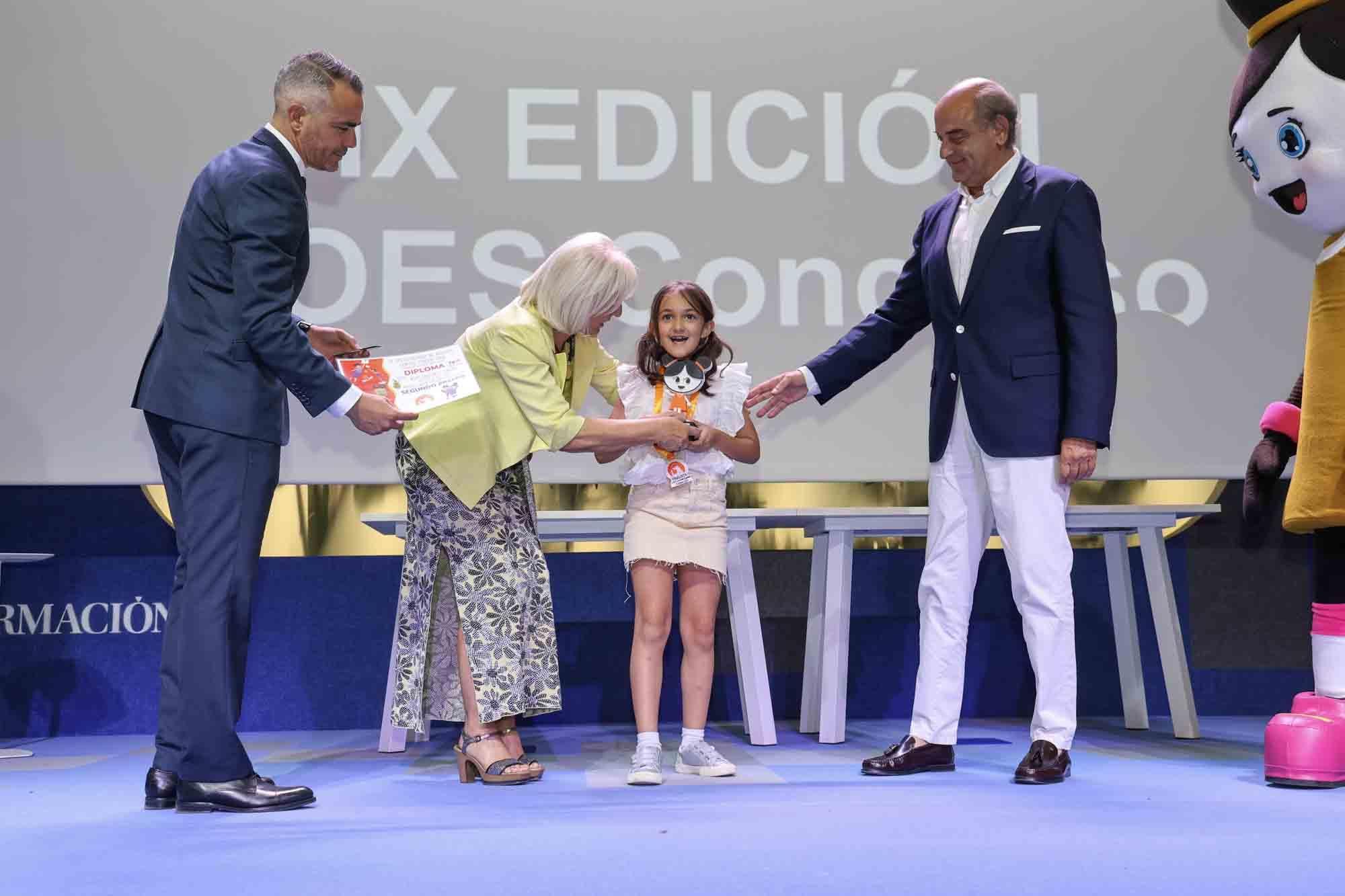 Entrega de premios del concurso infantil de relatos cortos "Cuéntame un cuento para comer" en el Club INFORMACIÓN organizado por COES