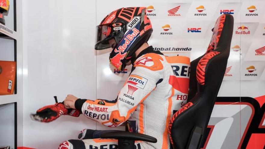 Marc Márquez en el box.