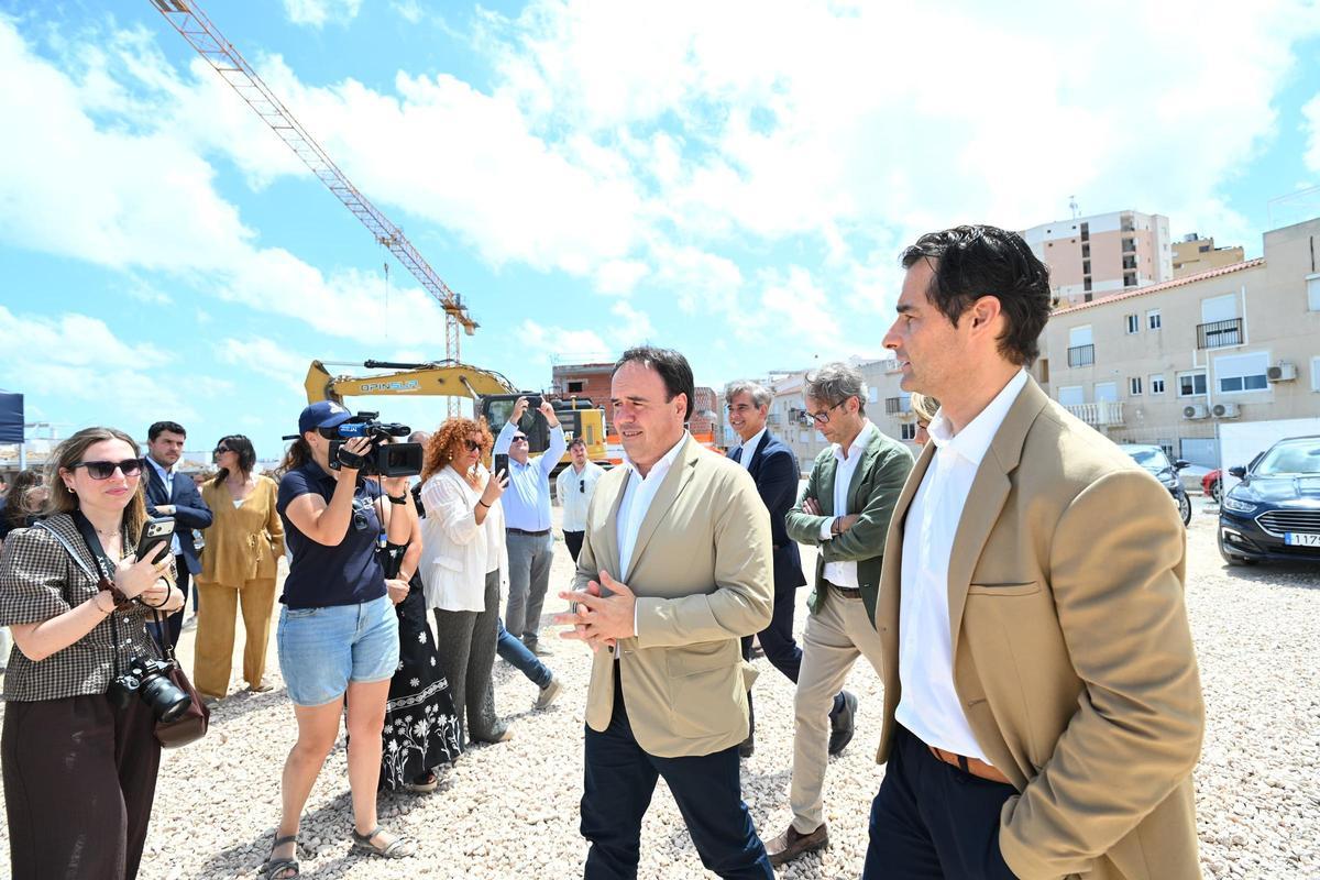 Juanfran Pérez Llorca, presidente de la Generalitat, y Eduardo Dolón, alcalde de Torrevieja