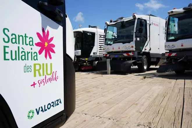 Santa Eulària estrena 59 vehículos de limpieza viaria y de playas