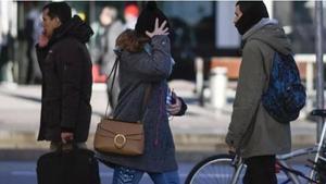 Gent abrigada al carrer