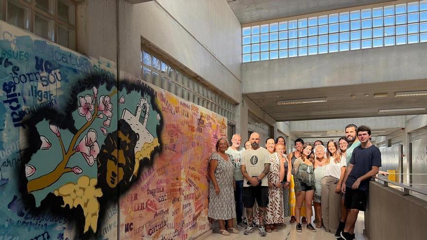 El instituto Sant Agustí convierte palabras 'eivissenques' en arte urbano
