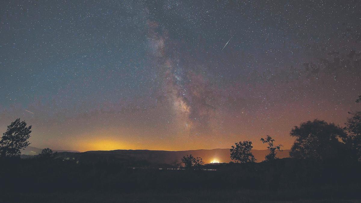 Dos eclipsis, dues pluges d’estrelles i tres llunes plenes: tots els esdeveniments astronòmics d’aquesta primavera