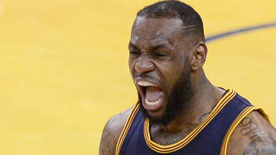 LeBron James celebra el triunfo de Cleveland.