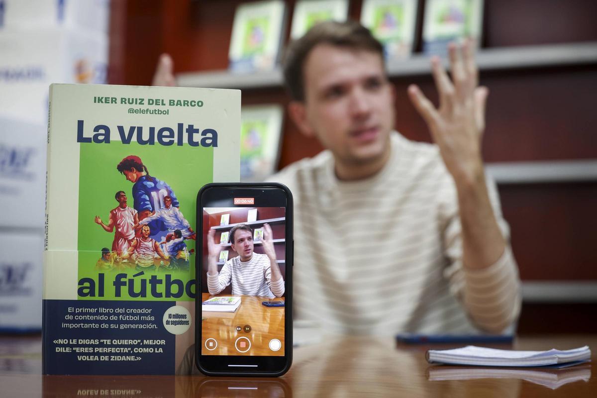 Iker Ruiz Elefutbol Da La Vuelta Al F tbol En 80 Historias 