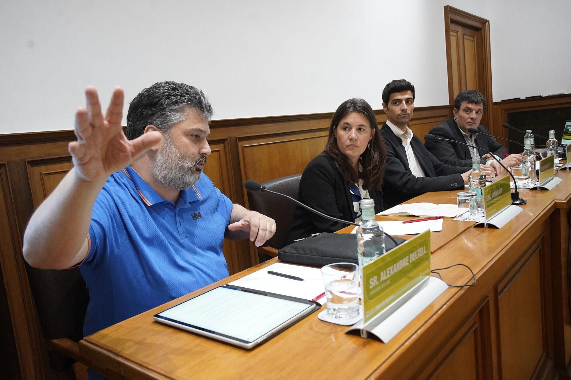 Girona cambra comerç jornada del diari «Temps de decidir: renovables, nuclears i el repte d’una energia sense sobresalts» Miquel Bosch, Director de negoci de Bassols Energia, Olot Prof. Alexandre Deltell, Universitat de Girona, enginyer de Fluids, Energia i Medi Ambient. Sra. Anna Camp, Directora de l’Institut Català d’Energia de Catalunya, Generalitat de Catalunya