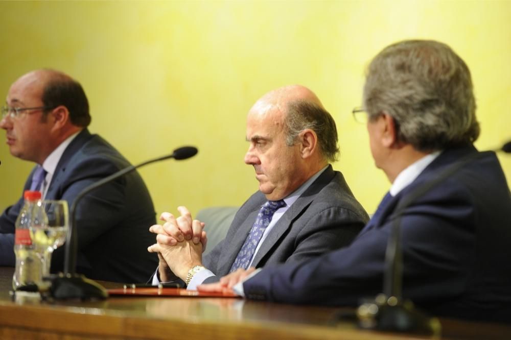 El ministro en funciones De Guindos, en Murcia