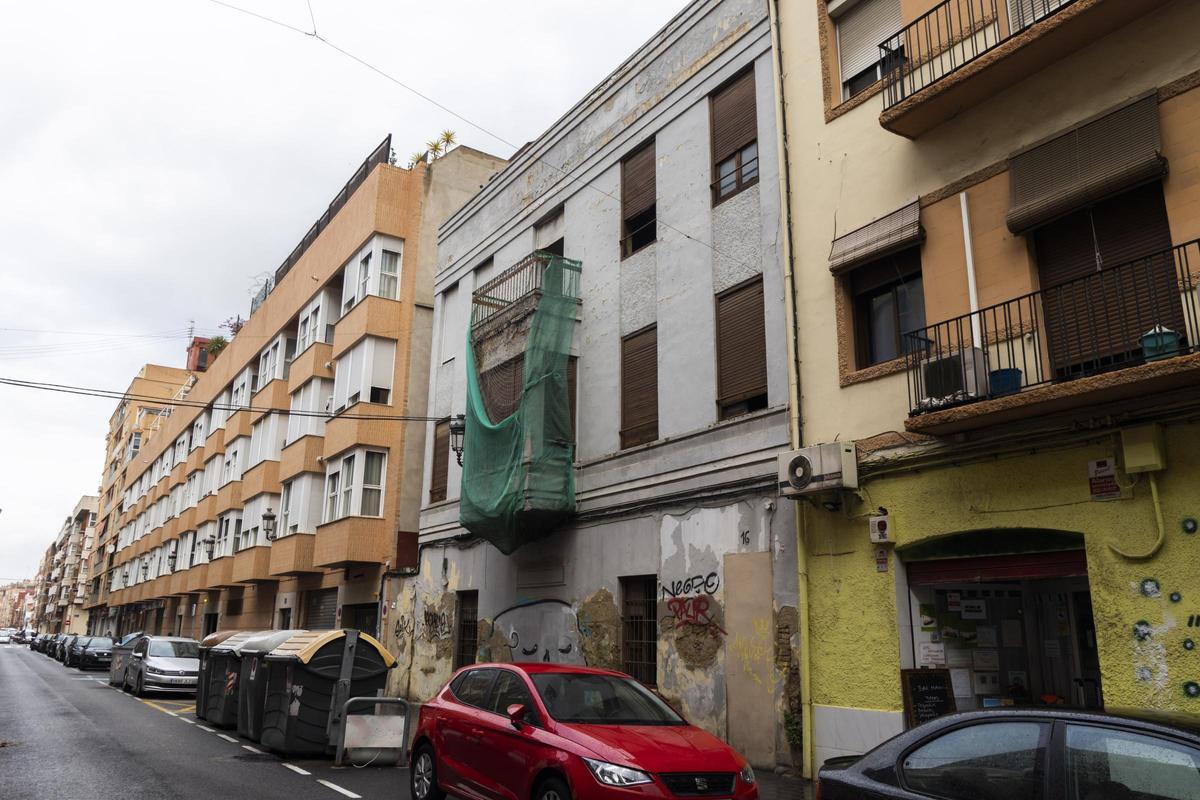 Reforma de un edificio de Valencia para habilitar viviendas turísticas.