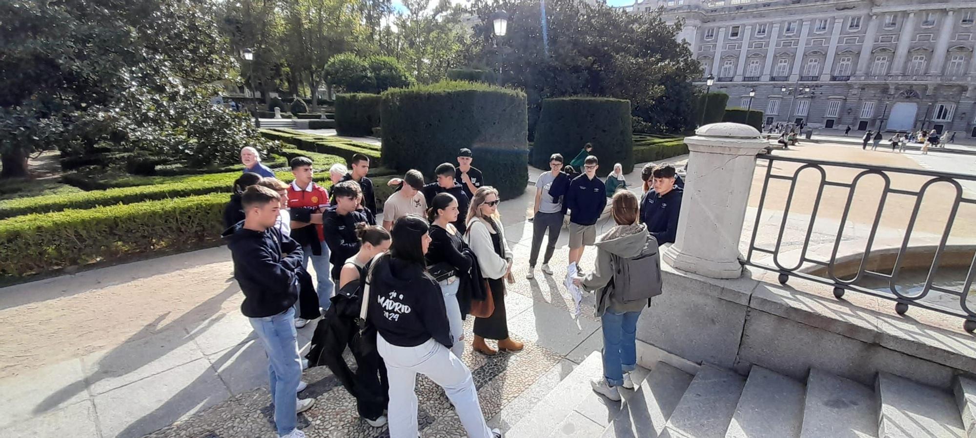 En imágenes: El recorrido por Madrid y Burgos de los estudiantes del Foro Comunicación y Escuela de Vegadeo