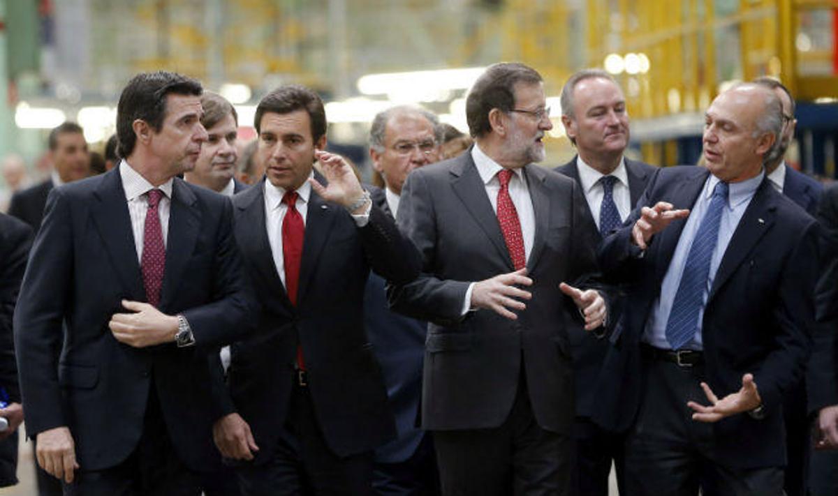 Rajoy, esta mañana, visitando las instalaciones de la fábrica Ford