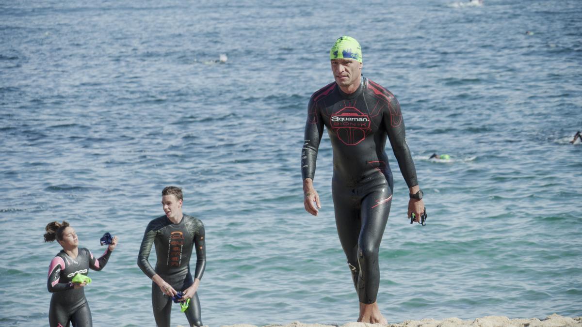 Más de 350 nadadores se citarán en la Travesía Costa Ézaro