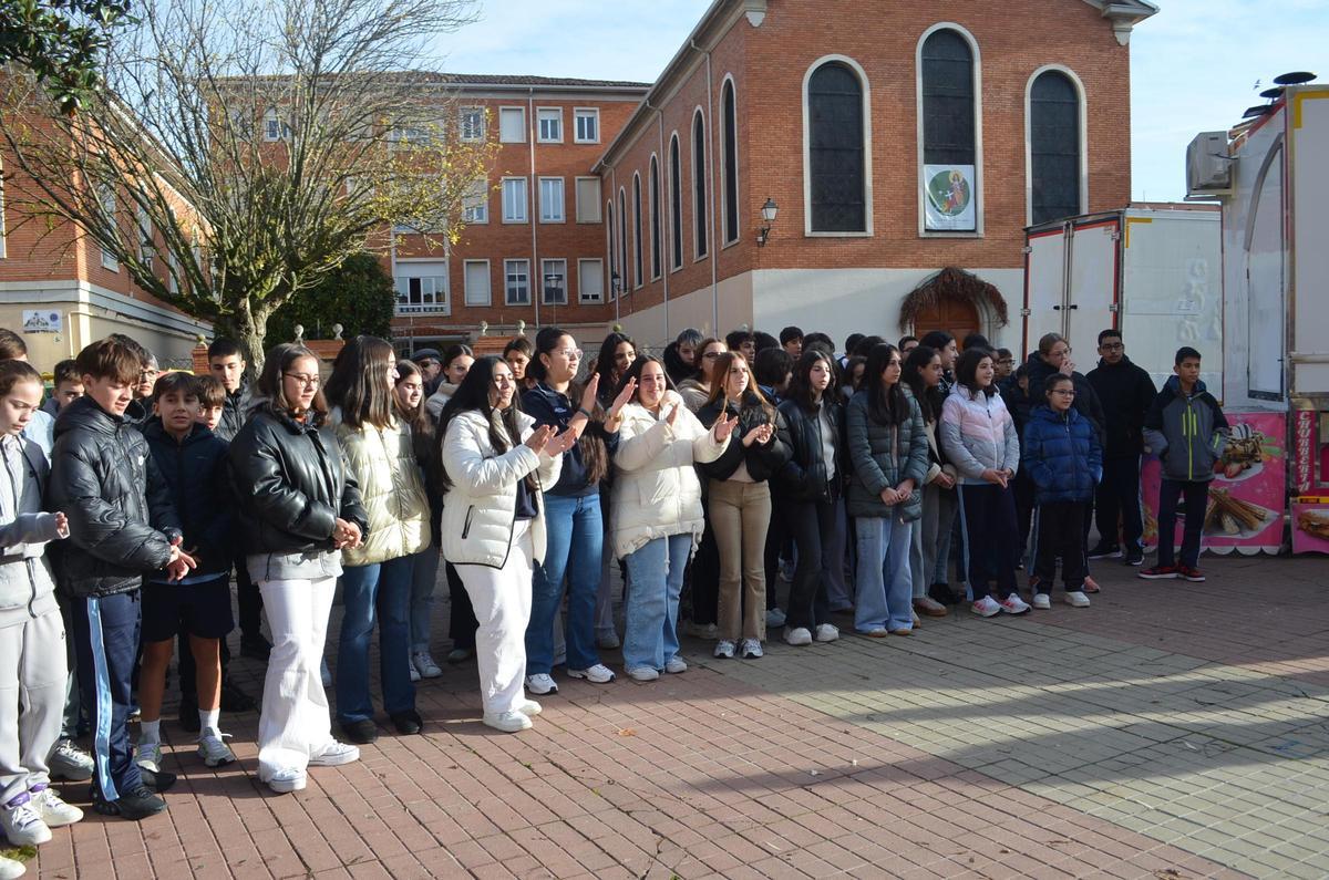 El colegio San Vicente de Paúl celebra la Navidad con teatro y villancicos