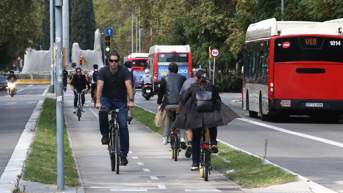 Imagen del carril bici del paseo de Sant Joan, ayer viernes. 