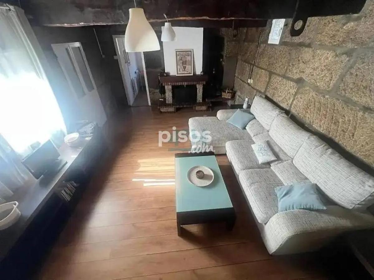 Algunas imágenes del chalet con piscina a la venta en Coles Algunas imágenes del chalet con piscina a la venta en Coles