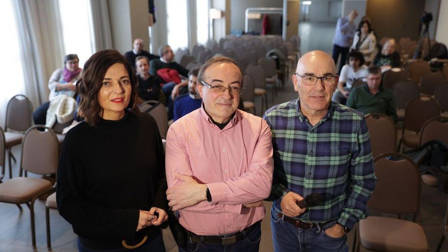 Rut Palacio, José Antonio Vidal y Alfonso García Viejo, minutos antes del inicio de la reunión. | Irma Collín