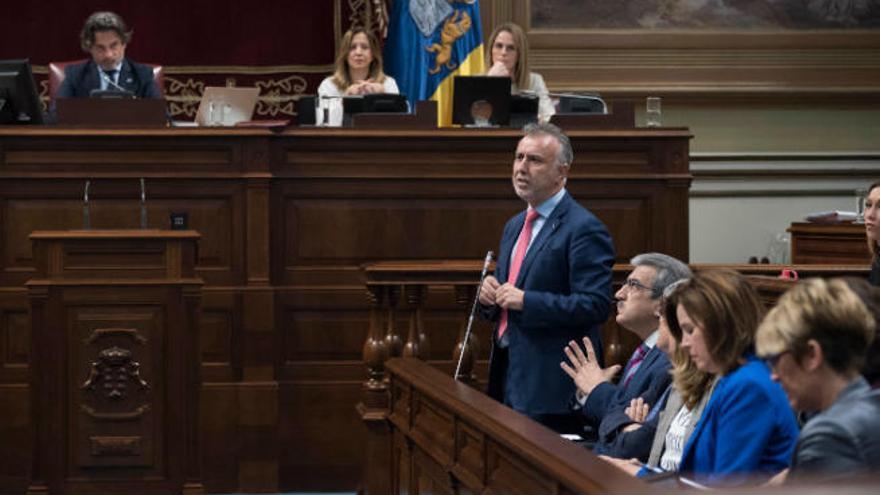 Ángel Víctor Torres, ayer en el pleno del Parlamento de Canarias.
