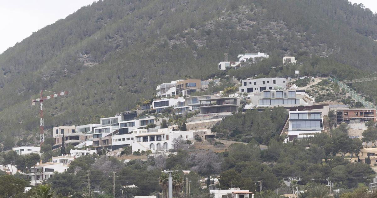Viviendas en construcción en Cas Mut, en Ibiza. | VICENT MARÍ