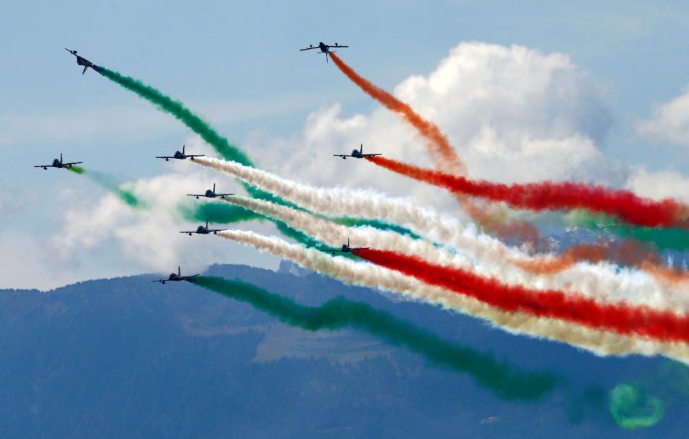 Italian Frecce Tricolori aerobatic squad ...