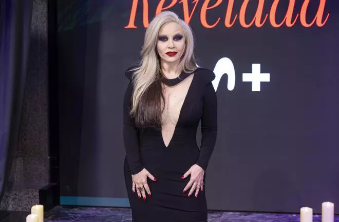 Alaska, luciendo parche a lo pirata por culpa de una grave dificultad en el ojo