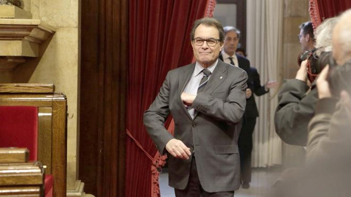 Artur Mas, membres de Junts pel Sí i de la CUP, en el ple del Parlament del 7 de gener.