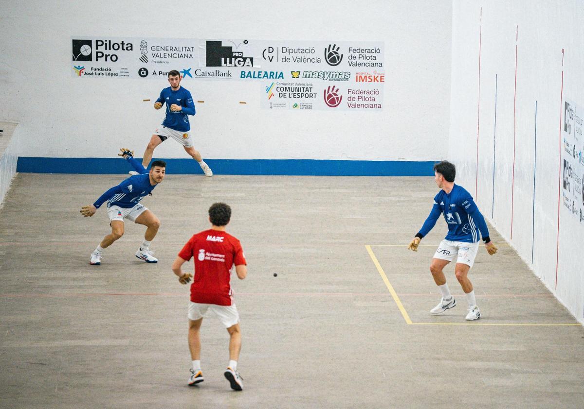 Montaner, Seve i Néstor (Castelló) contra l'equip de Genovés.