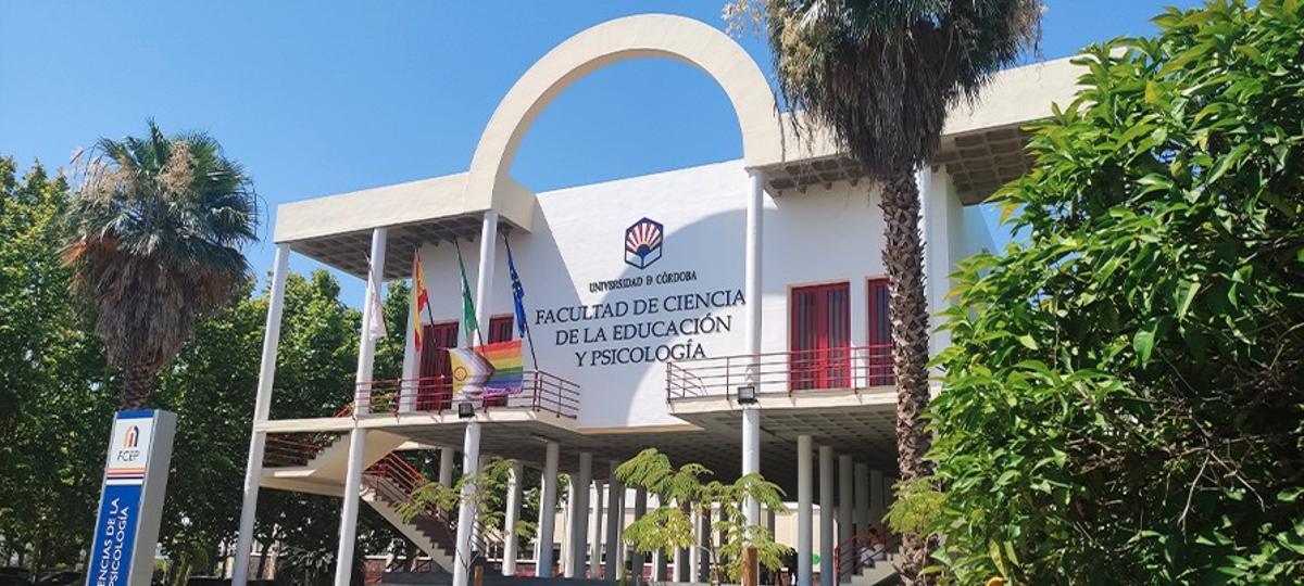 Fachada de la Facultad de Ciencias de la Educación y Psicología de la UCO.