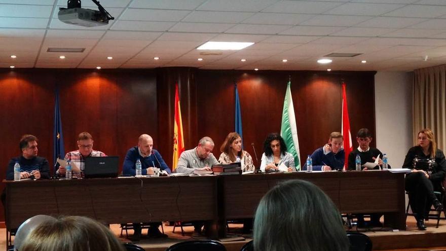 Integrantes de la directiva del Club Natación Santa Olaya, en la asamblea de ayer.