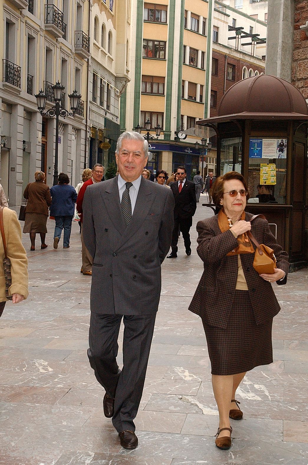 EN IMÁGENES: La relación de Mario Vargas Llosa con Asturias