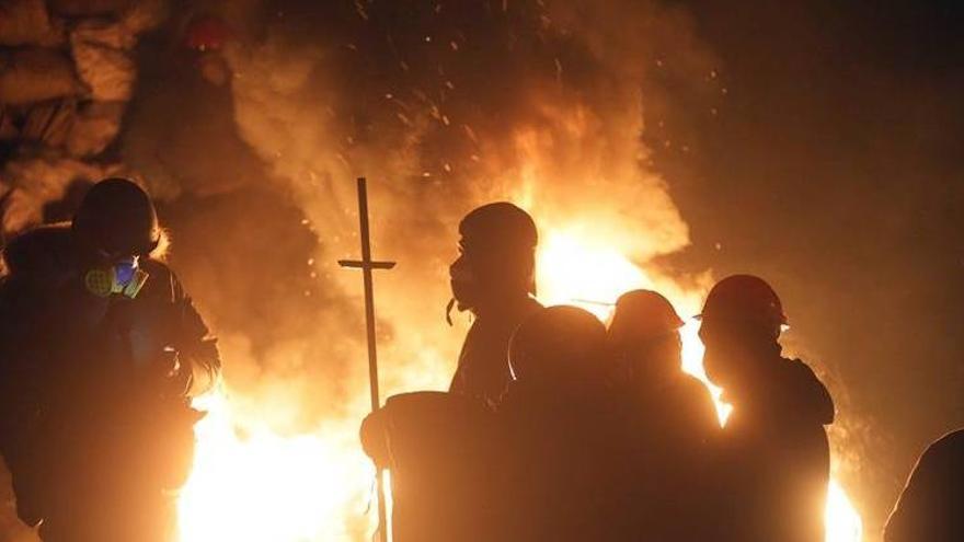 Manifestantes ucranianos ponen fin a la tregua al asaltar un edificio en Kiev