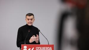 El líder de IU y candidato de Por Andalucía, Antonio Maíllo, este lunes en rueda de prensa. 