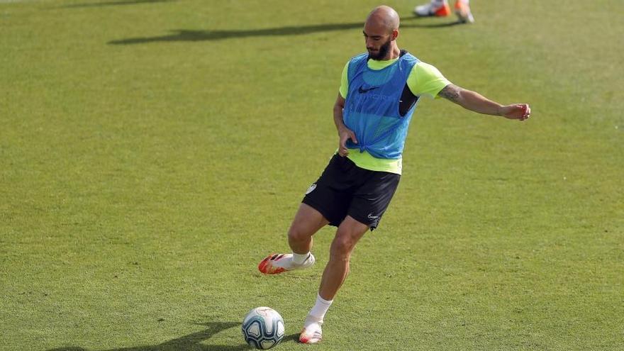 Mikel Villanueva, durante un entrenamiento