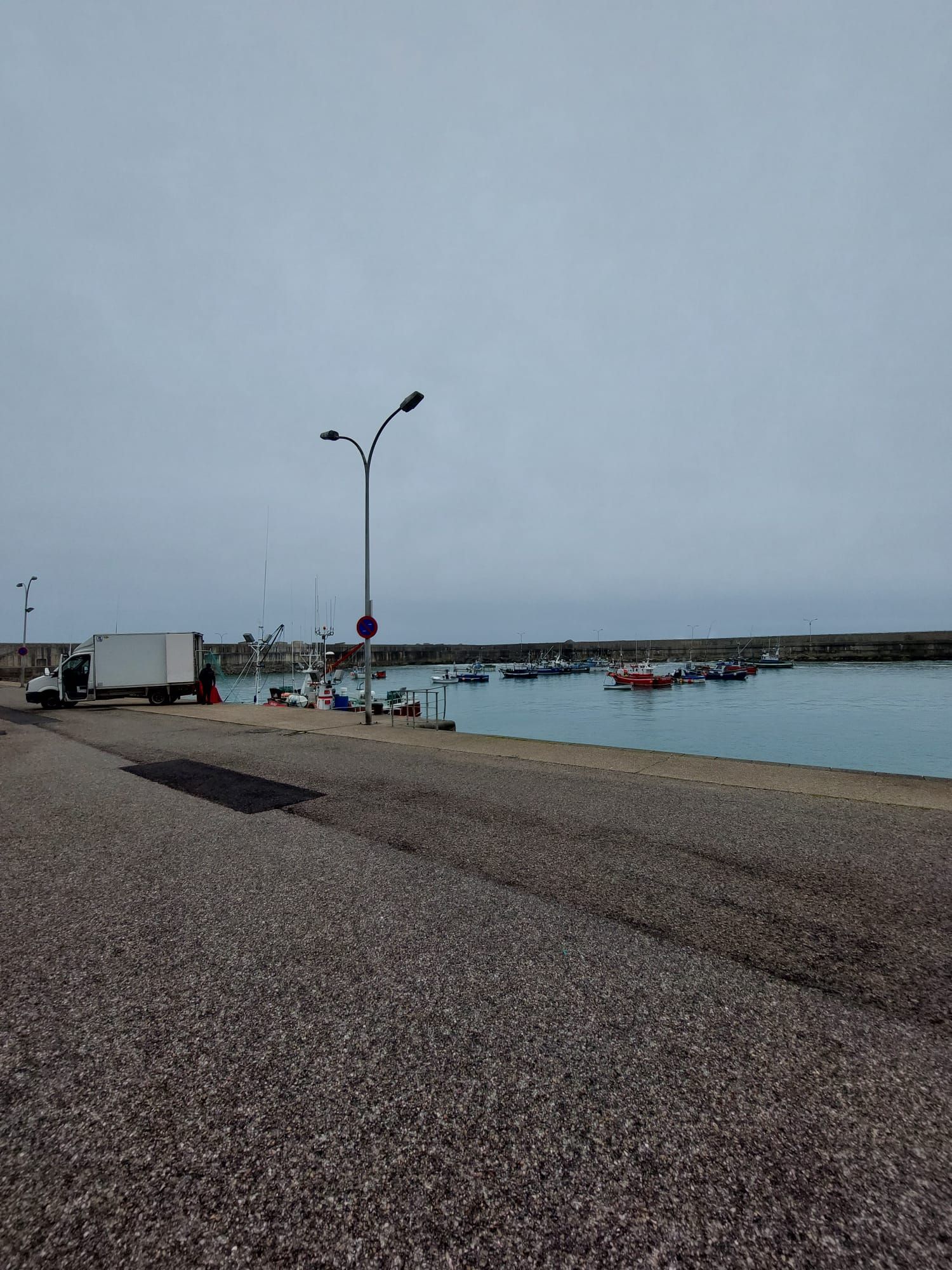 EN IMÁGENES: Dos fallecidos tras caer al mar por el oleaje en San Esteban y Cudillero